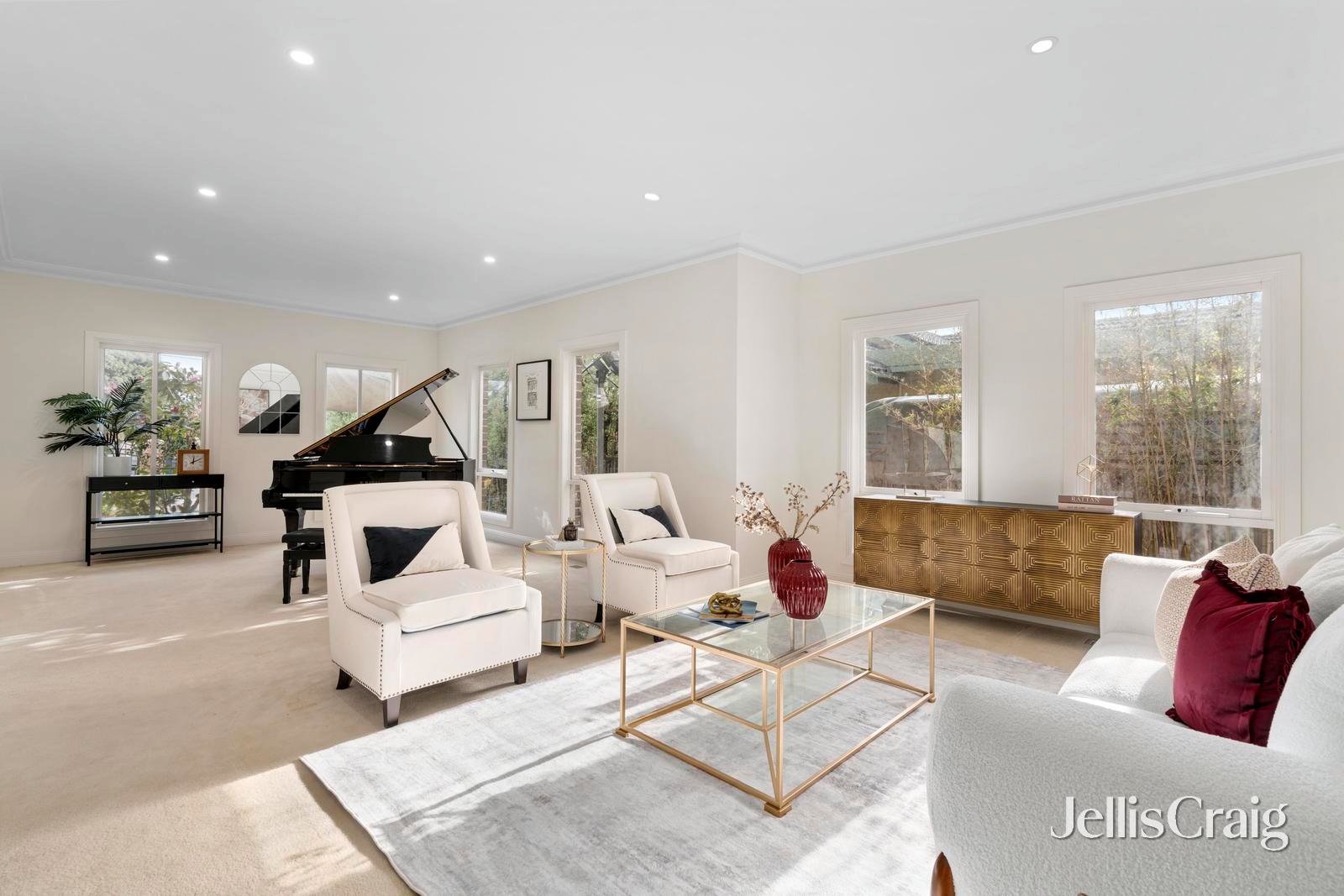 19 Charlton Street, Mount&nbsp;Waverley image 2