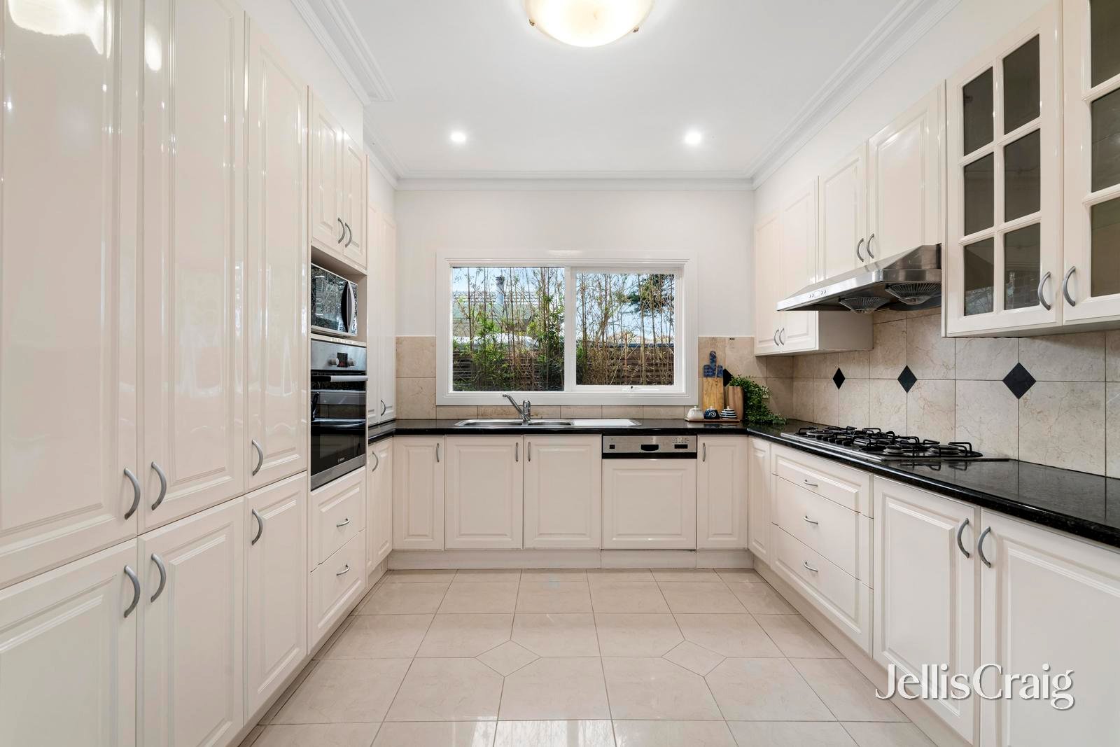 19 Charlton Street, Mount&nbsp;Waverley image 3