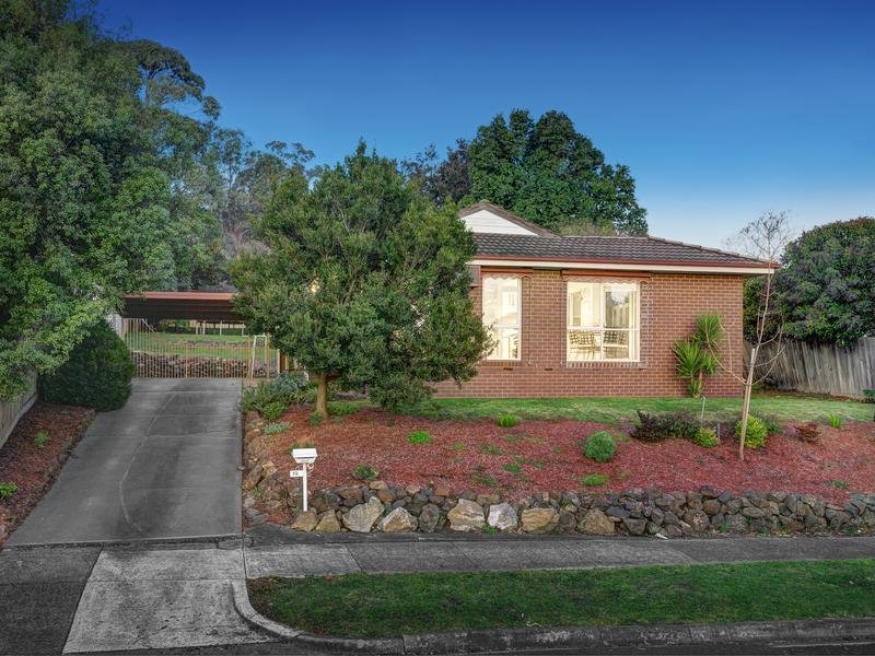 19 Chinook Crescent, Mooroolbark image 1