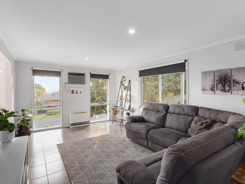 19 Chinook Crescent, Mooroolbark image 4