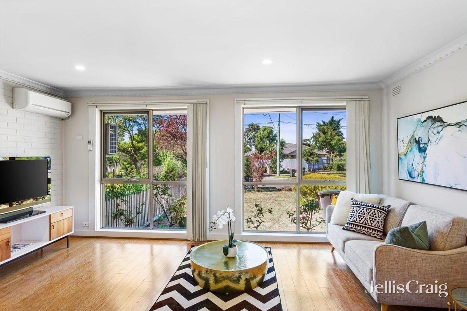 1/9 Chivers Avenue, Glen Waverley image 1