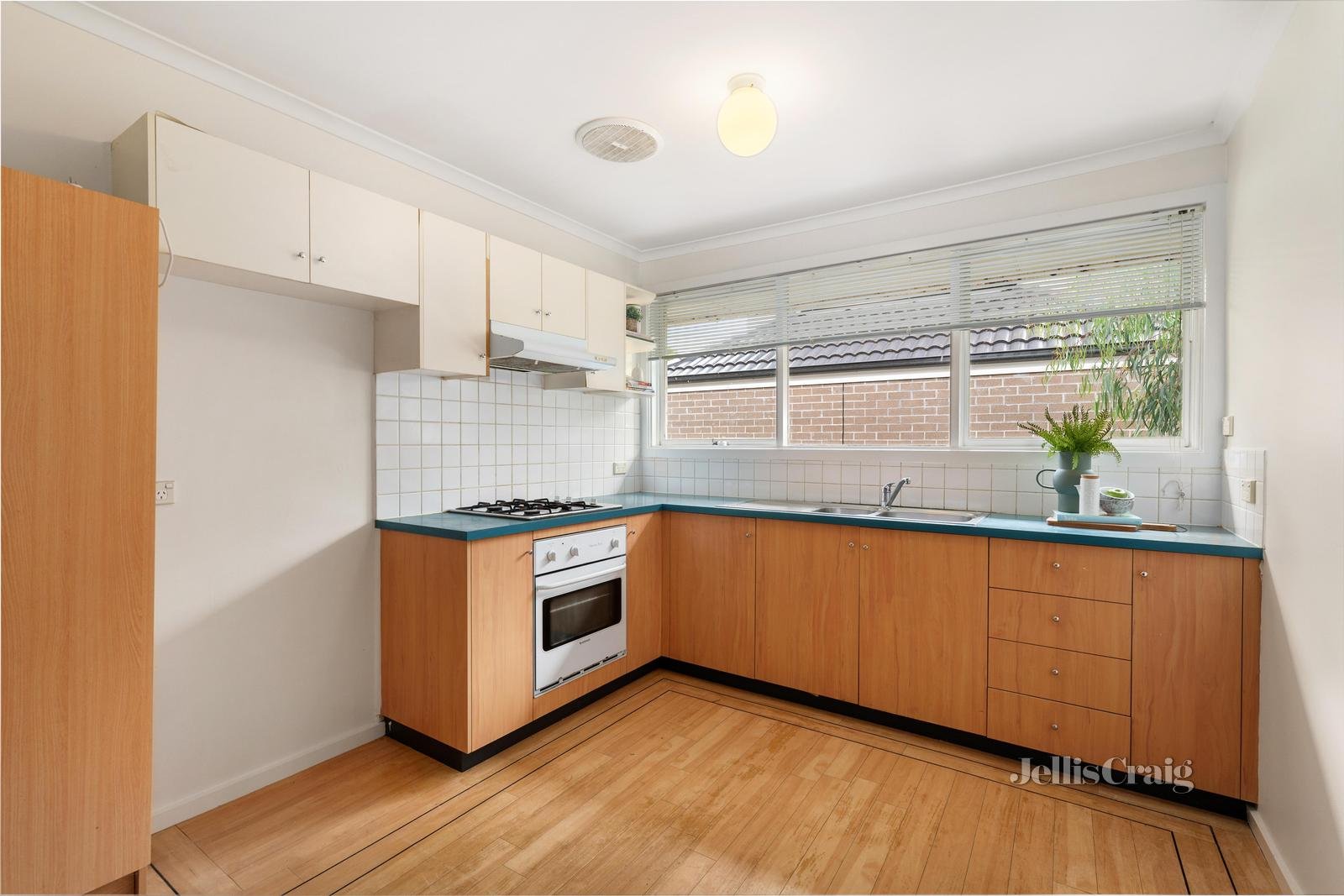 1/9 Churchill Avenue, Chadstone image 2