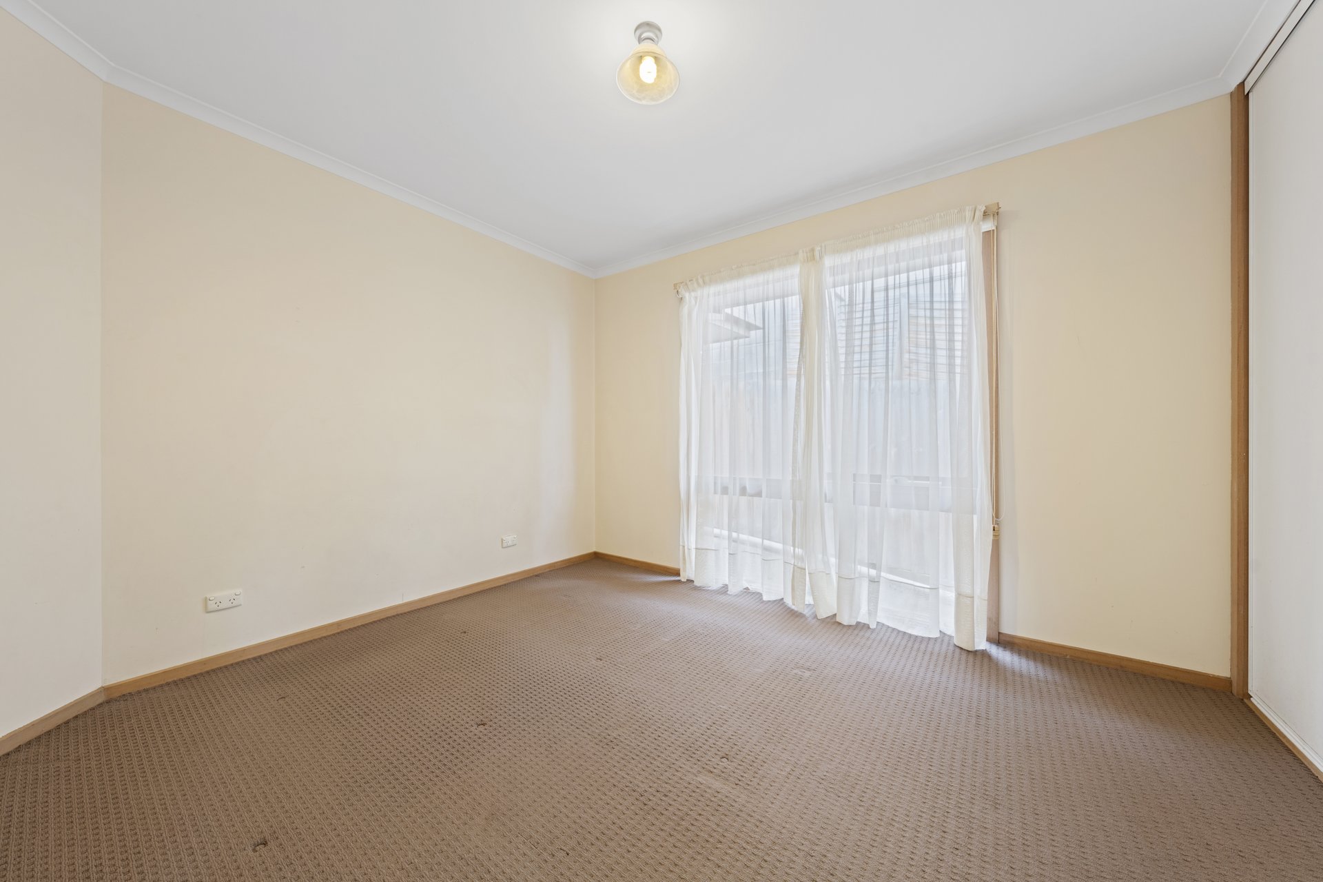 1/9 Clifford Street, Glen Waverley image 4