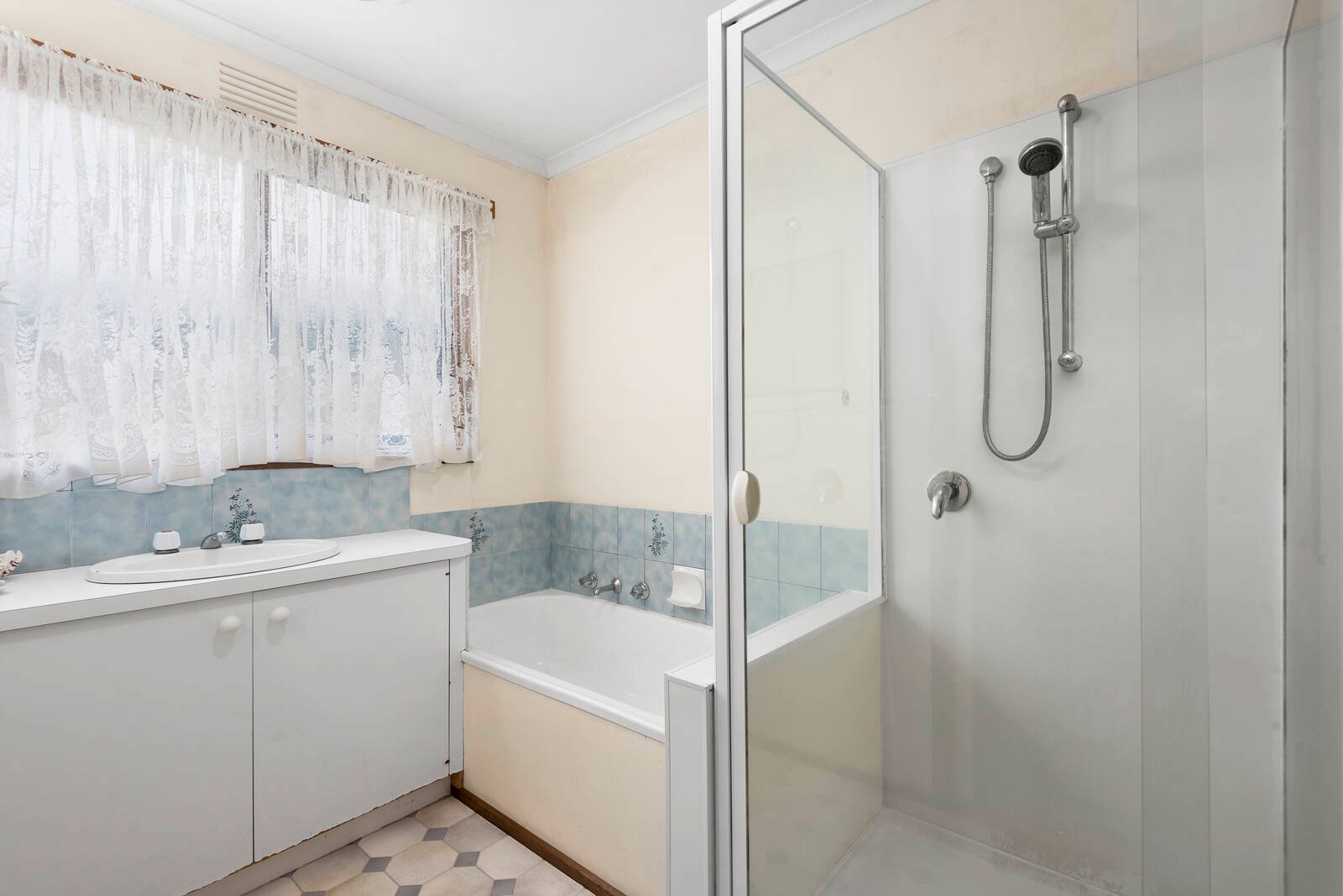 Property Gallery Thumbnail 11