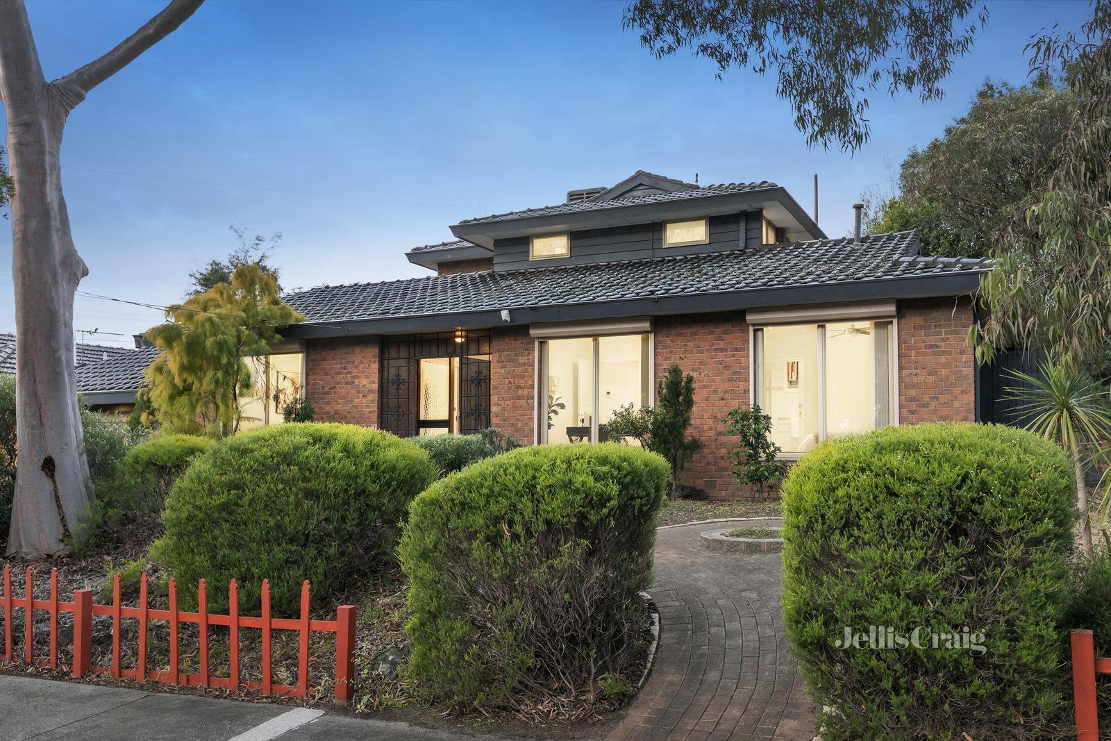 19 Crosby Drive, Glen Waverley image 1