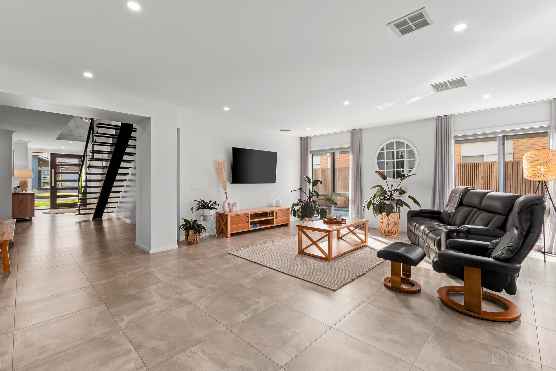 Property Gallery Thumbnail 8