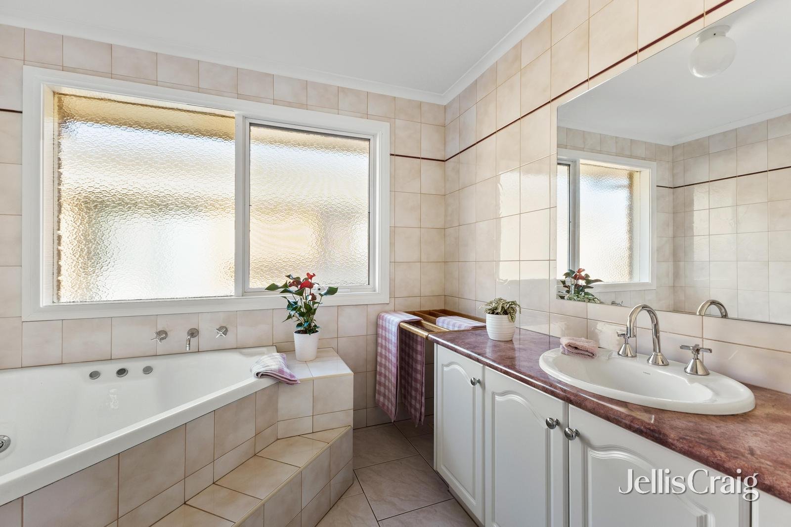 19 Dandallo Drive, Eltham image 11