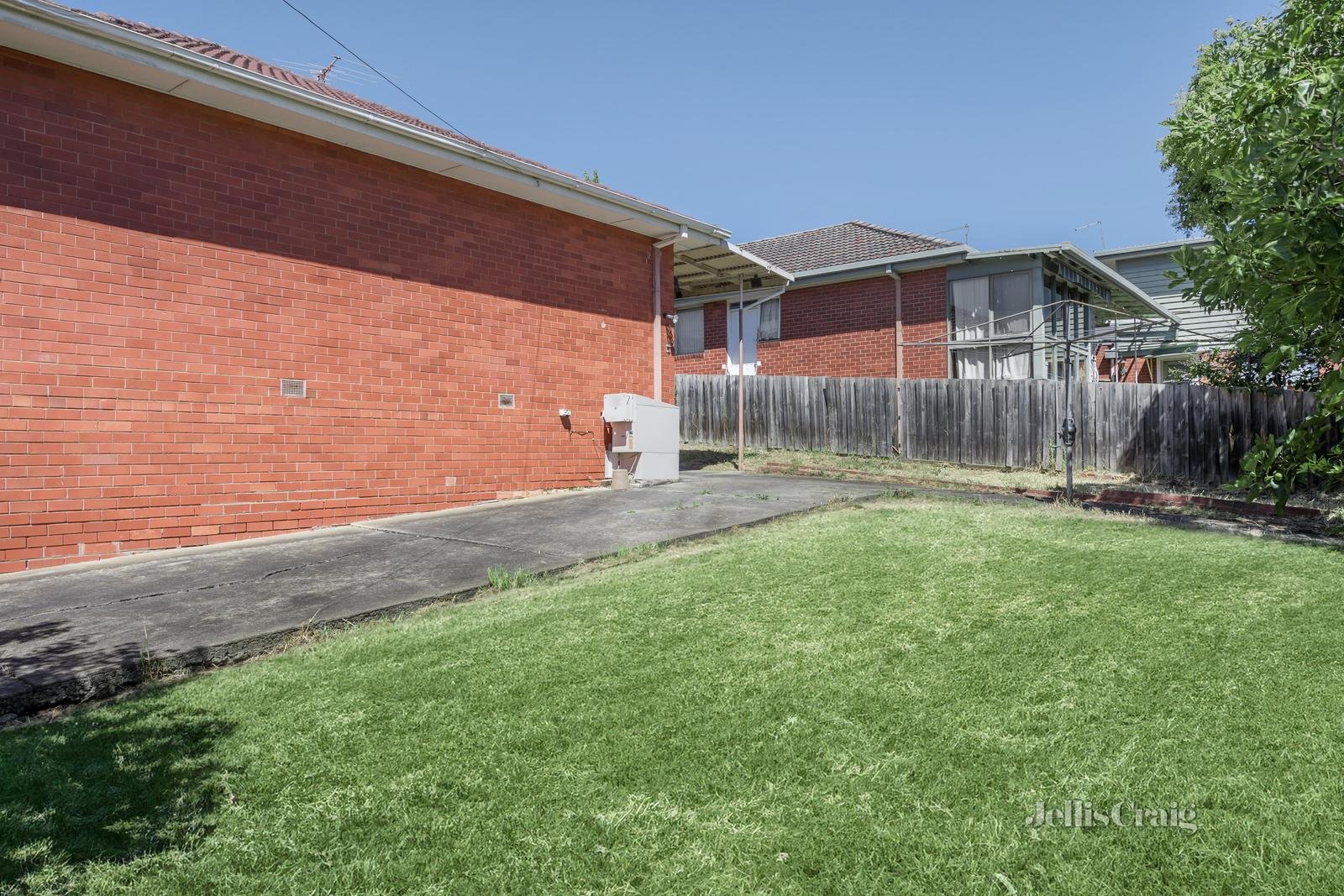 19 Daphne Street, Doncaster East image 6