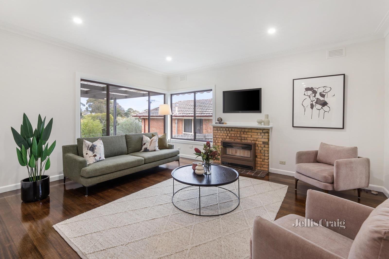 19 Darbyshire Road, Mount Waverley image 2