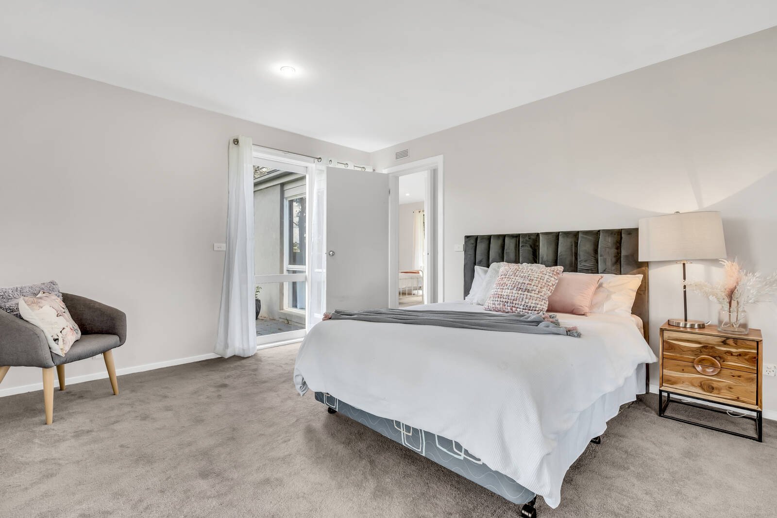 Property Gallery Thumbnail 9