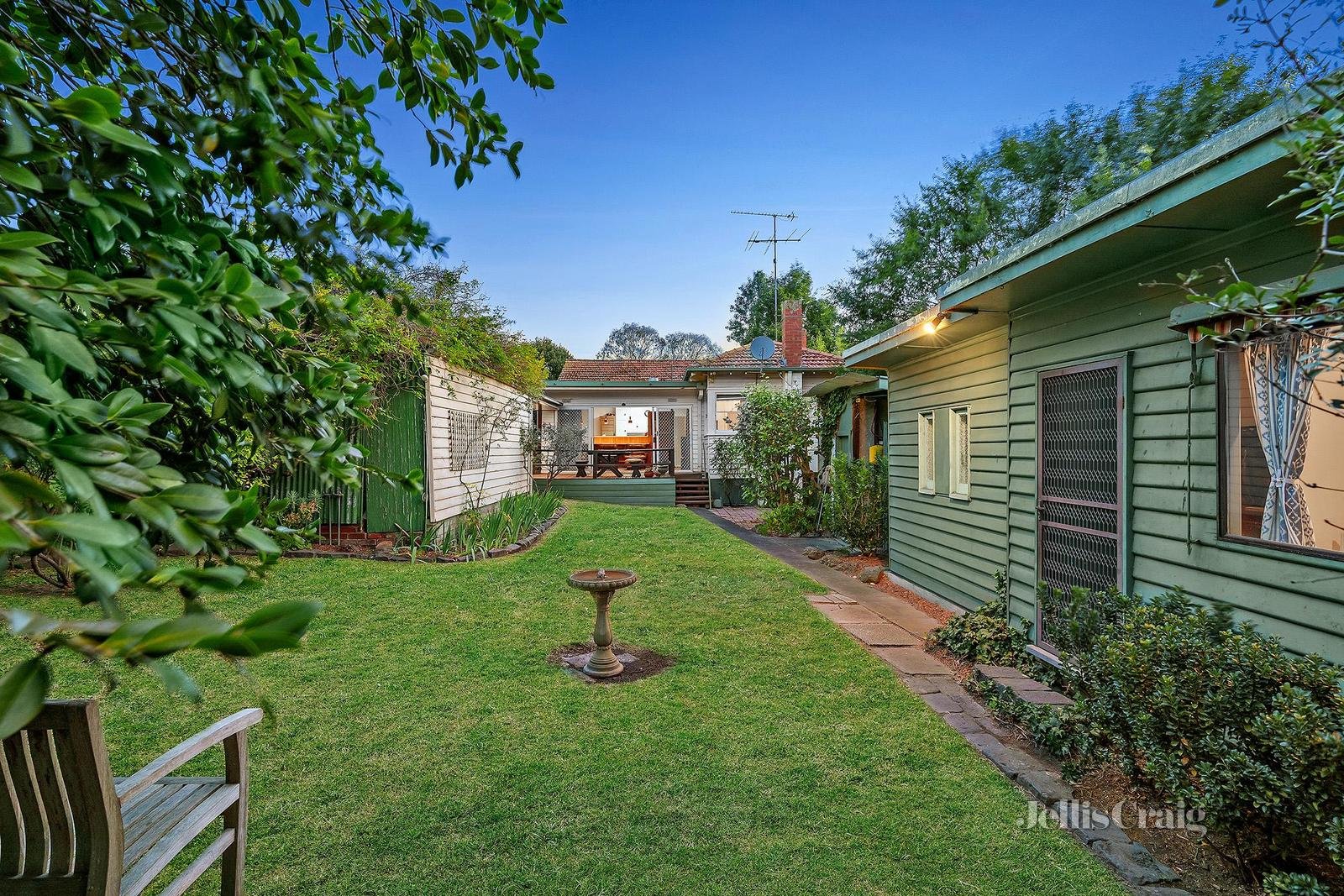 19 Doonkuna Avenue, Camberwell image 12