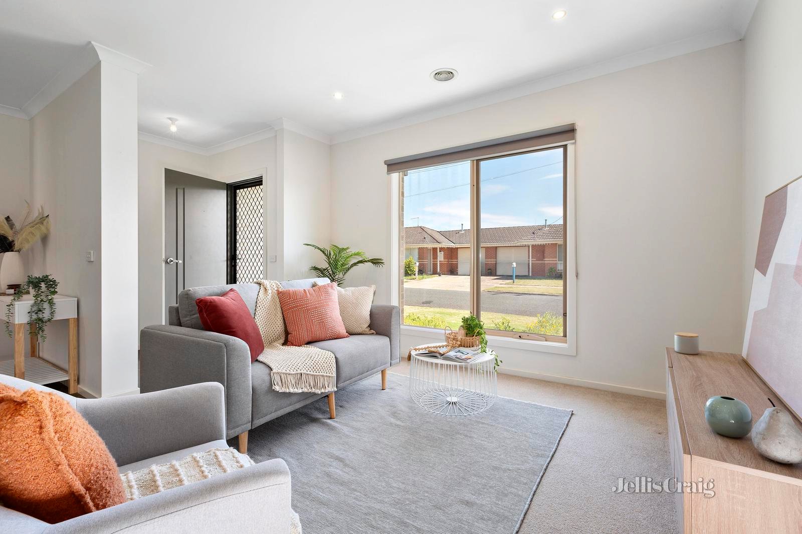 1/9 Form Street, Wendouree image 2