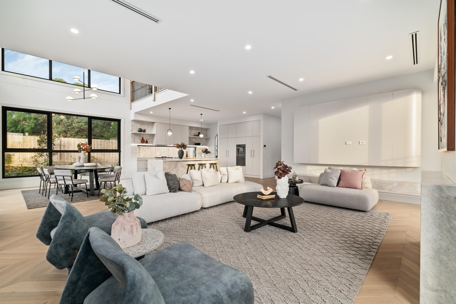 19 Galahad Crescent, Glen Waverley image 2