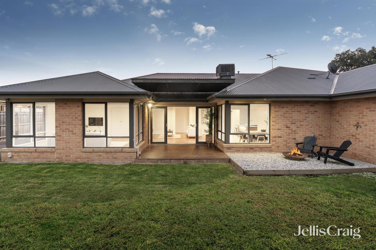 19 Glenshire Grove, Doreen image 13