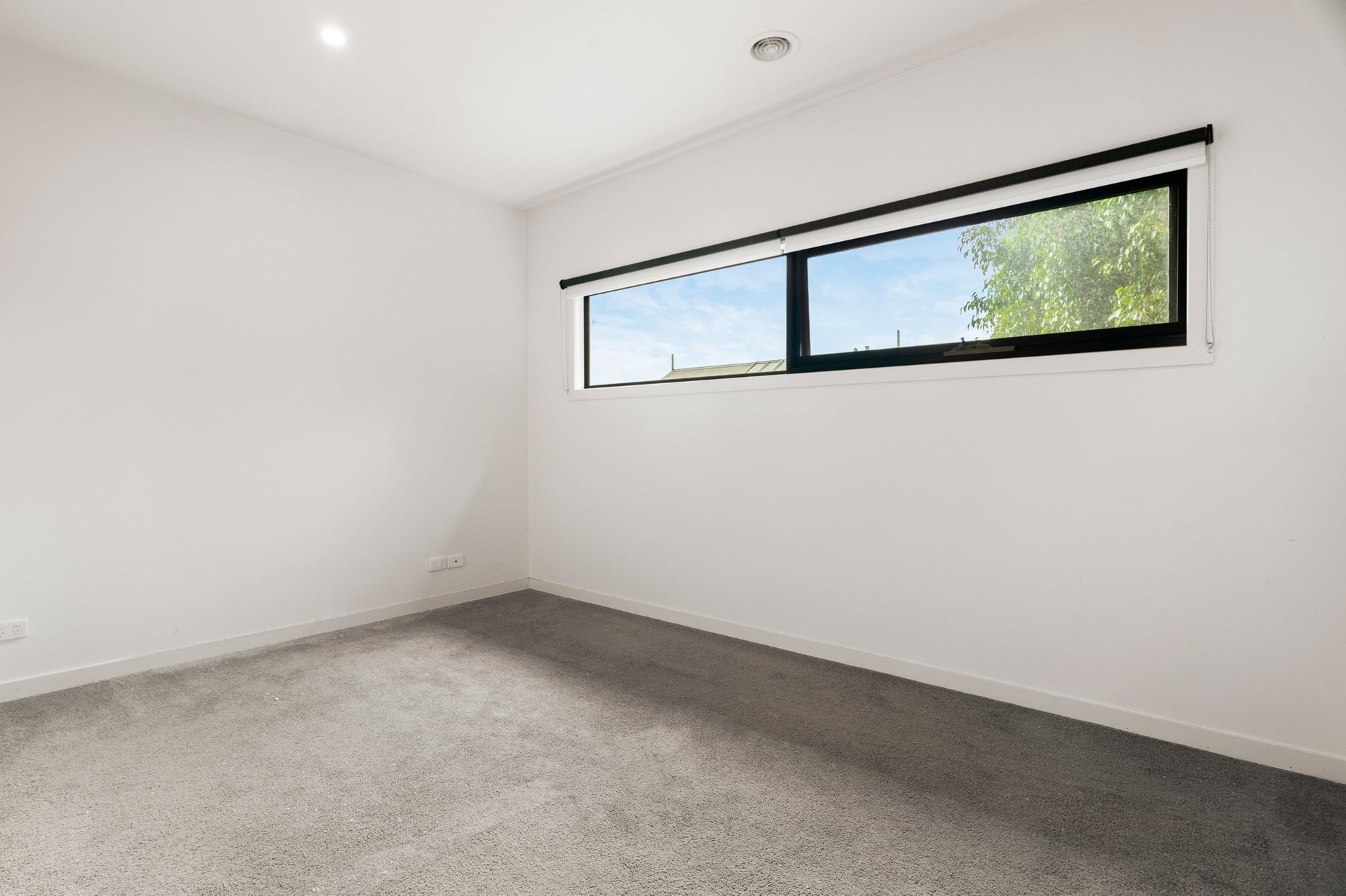 Property Gallery Thumbnail 9