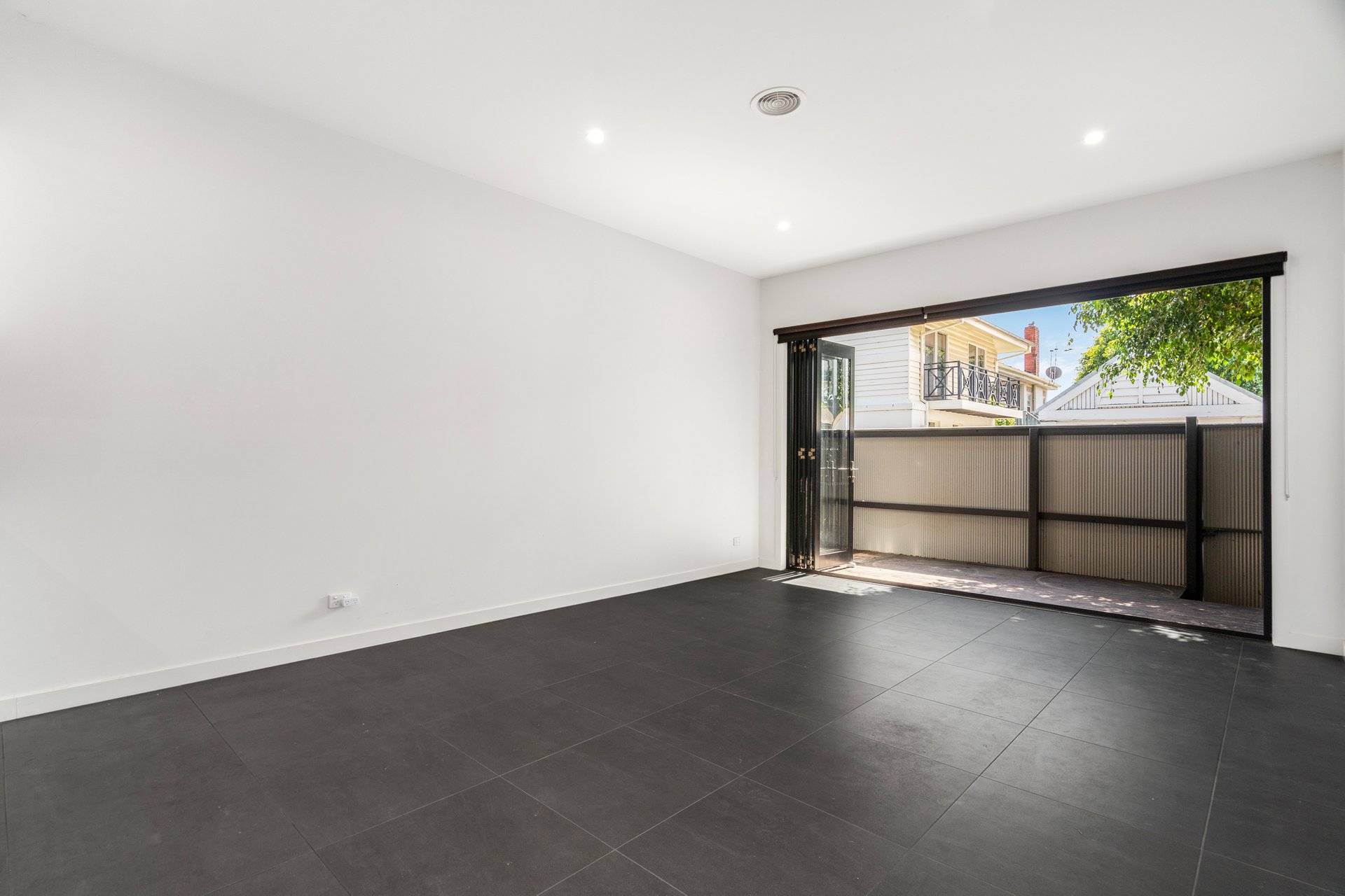 Property Gallery Thumbnail 6