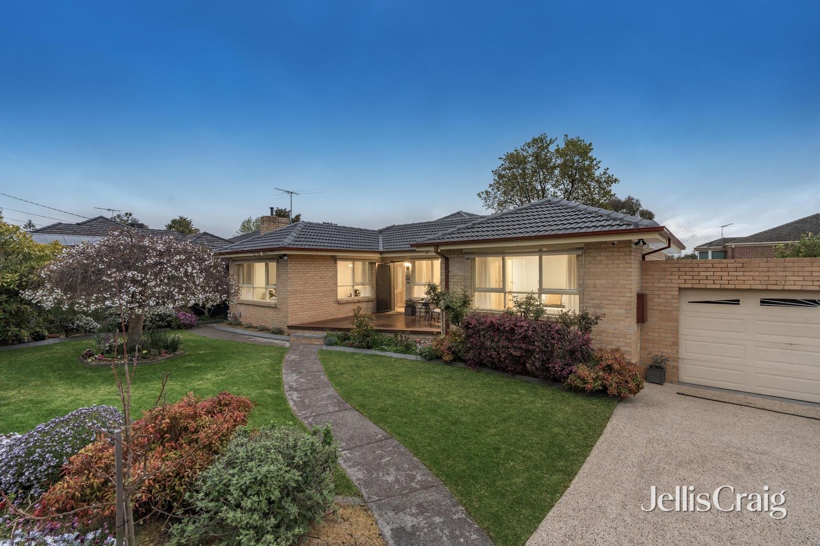 19 Hayfield Road, Mount Waverley image 1