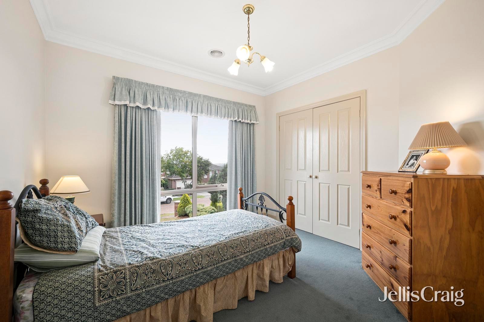 19 Hilledge Lane, Mooroolbark image 13