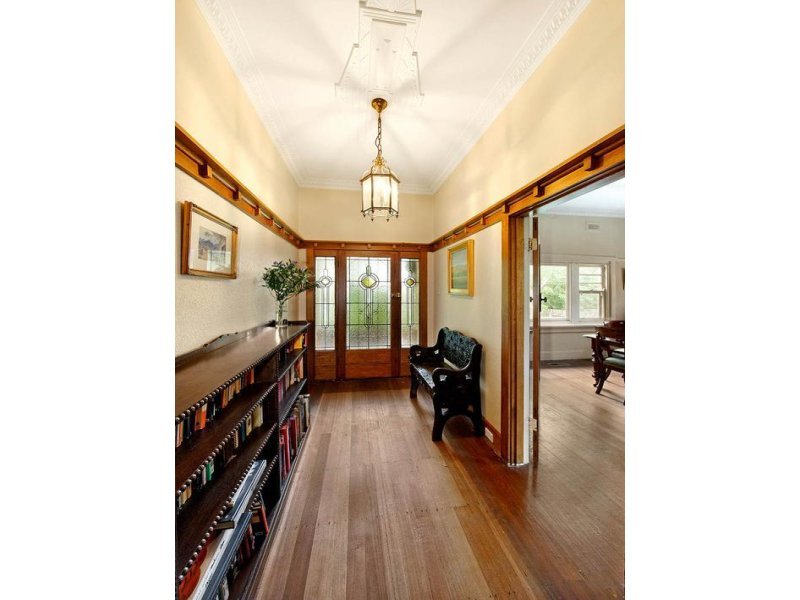 19 Hotham Street, Mont Albert image 2