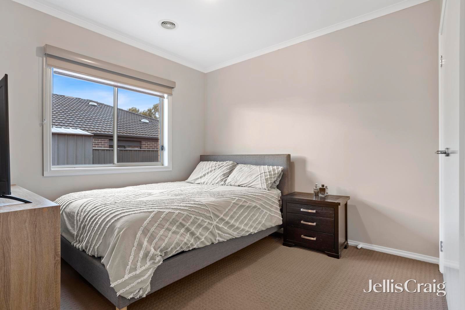 19 Jessie Evelyn Crescent, Kyneton image 9