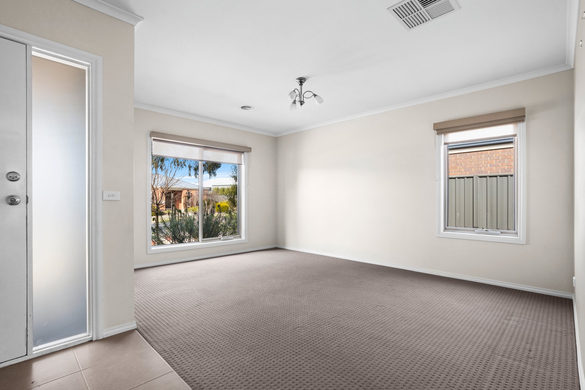 19 Jessie Evelyn Crescent, Kyneton image 9