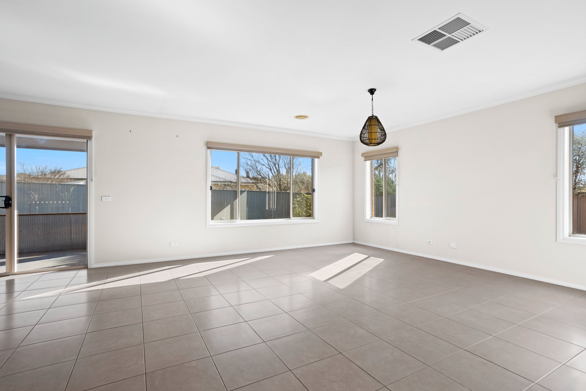 19 Jessie Evelyn Crescent, Kyneton image 13