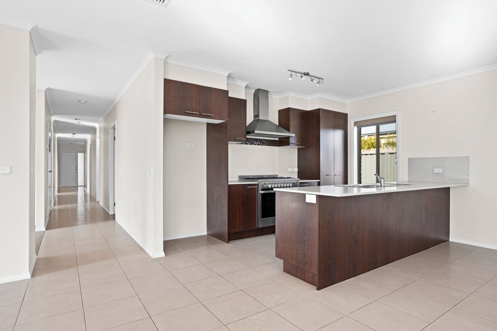 19 Jessie Evelyn Crescent, Kyneton image 4