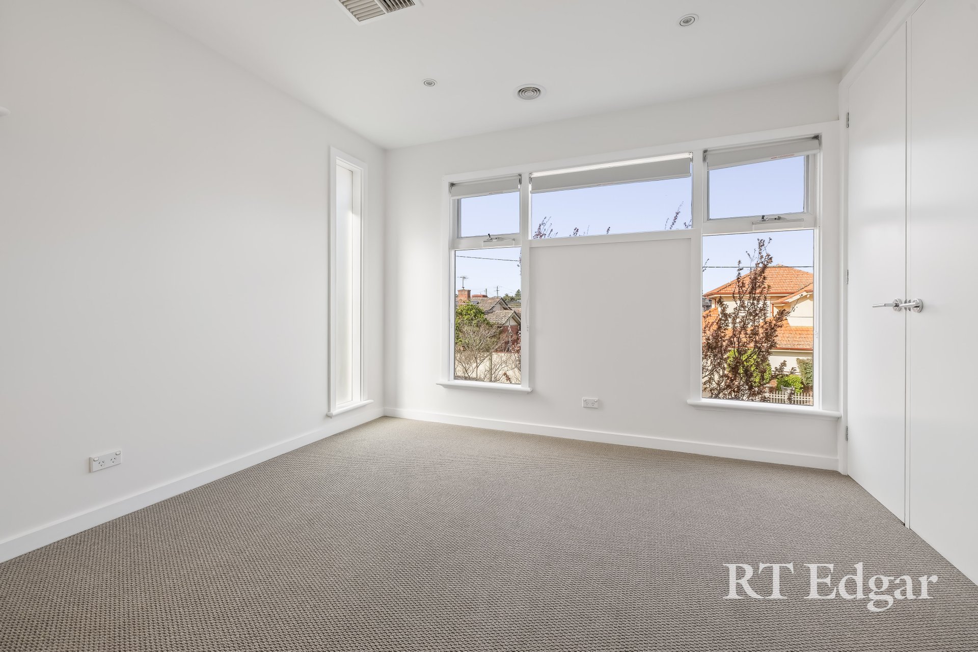 Property Gallery Thumbnail 6
