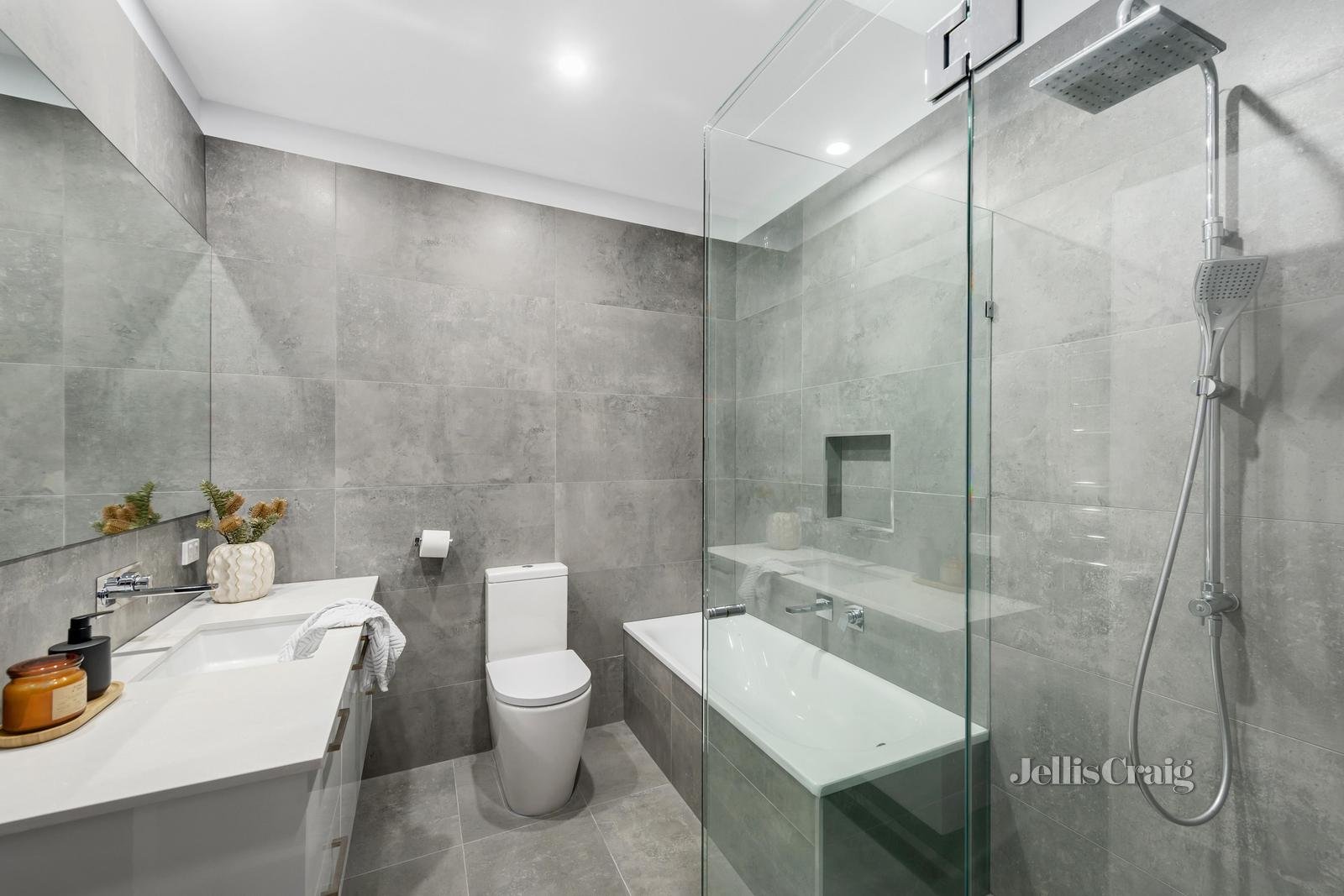 19 Lesden Street, Bentleigh East image 8