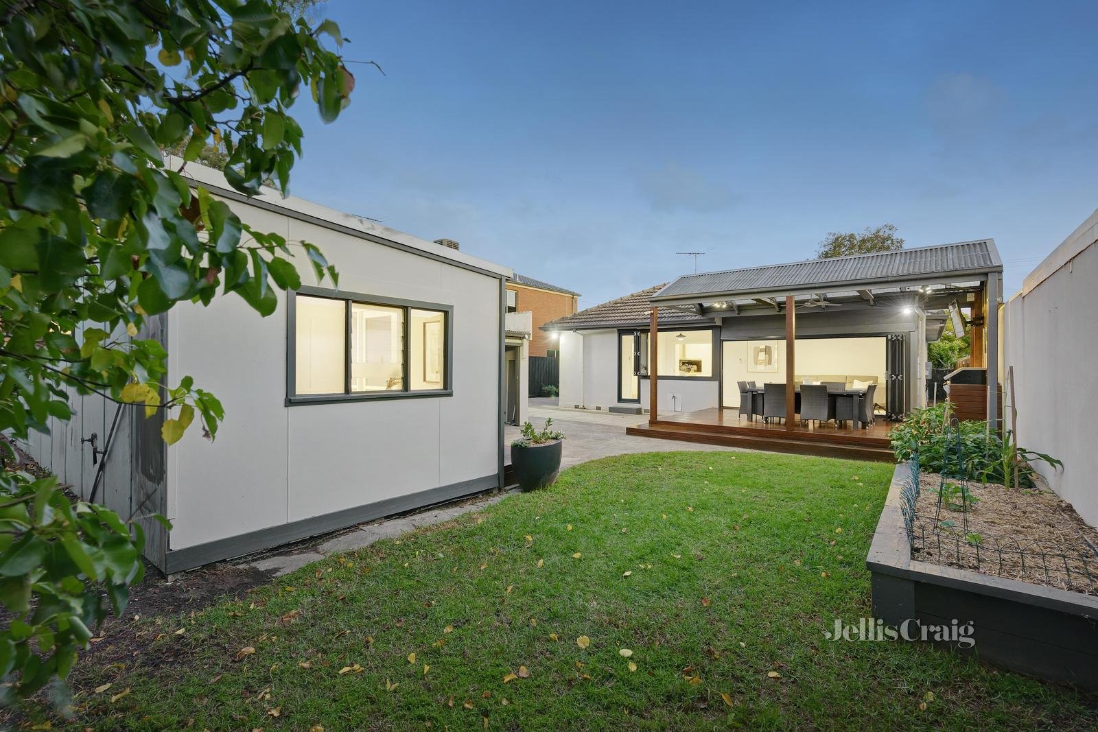 19 Lesden Street, Bentleigh East image 10