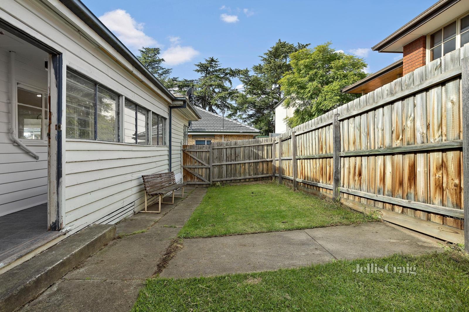 1/9 Loeman Street, Strathmore image 9