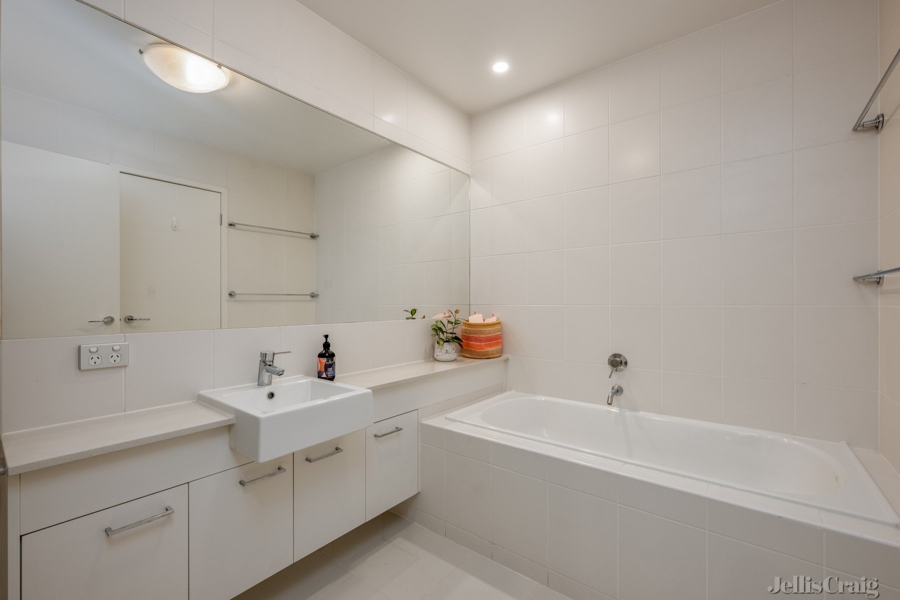 1/9 Loughmore Lane, North Melbourne image 7