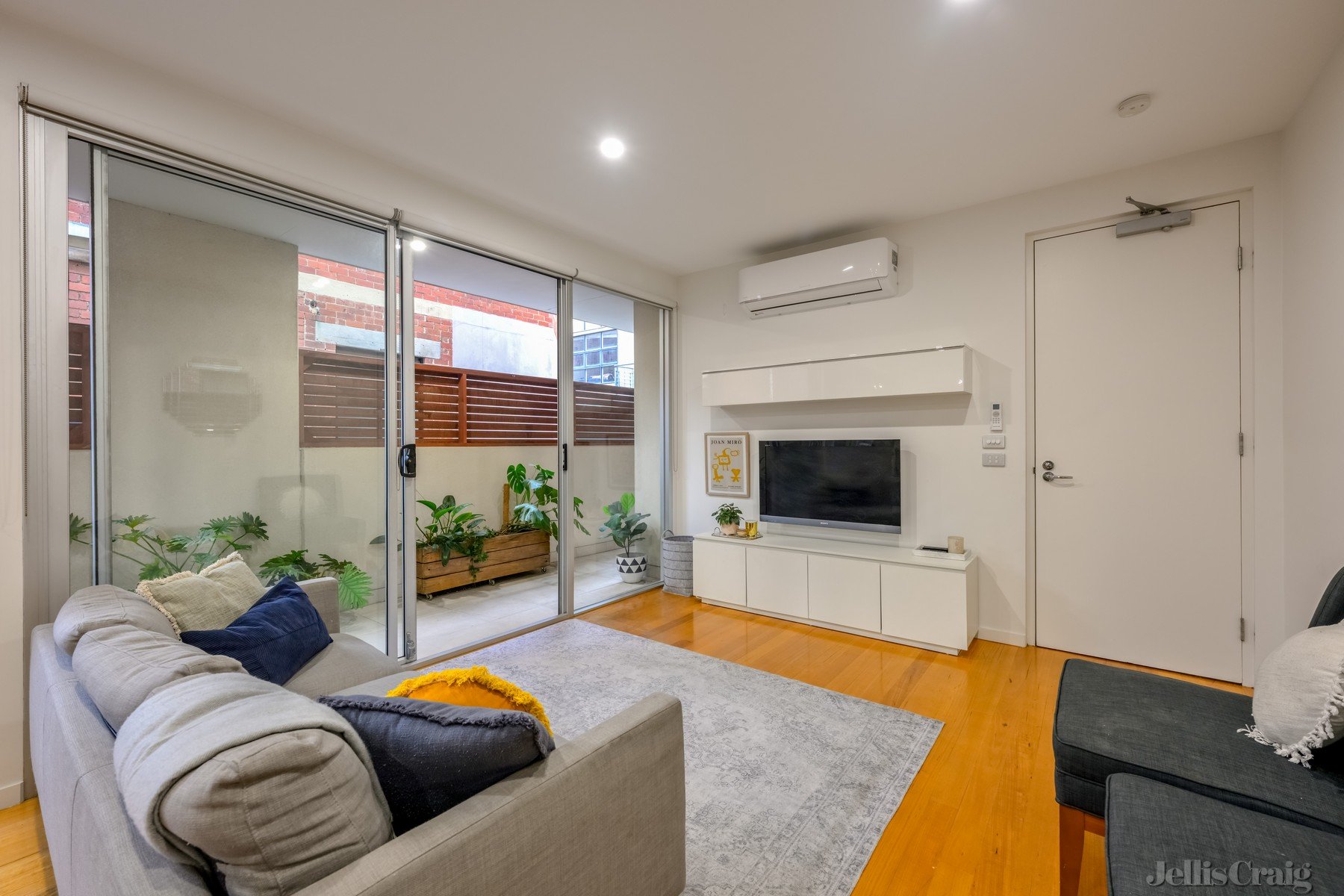 1/9 Loughmore Lane, North Melbourne image 2
