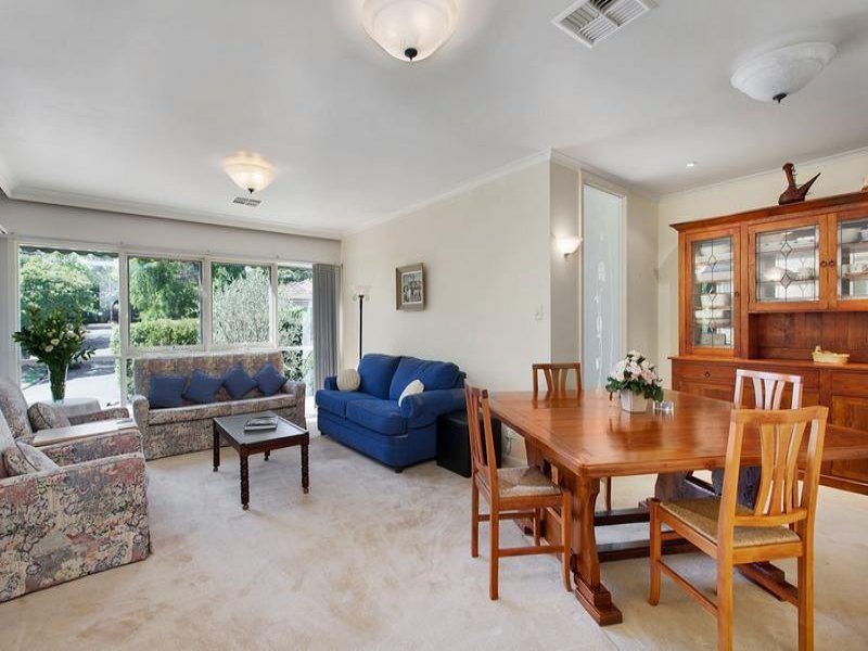19 Manniche Avenue, Mont Albert North image 2