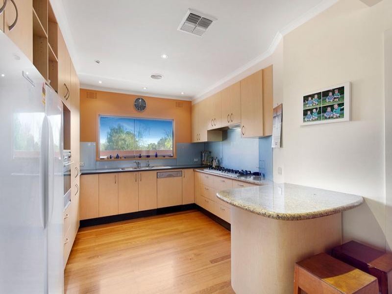 19 Manniche Avenue, Mont Albert North image 4
