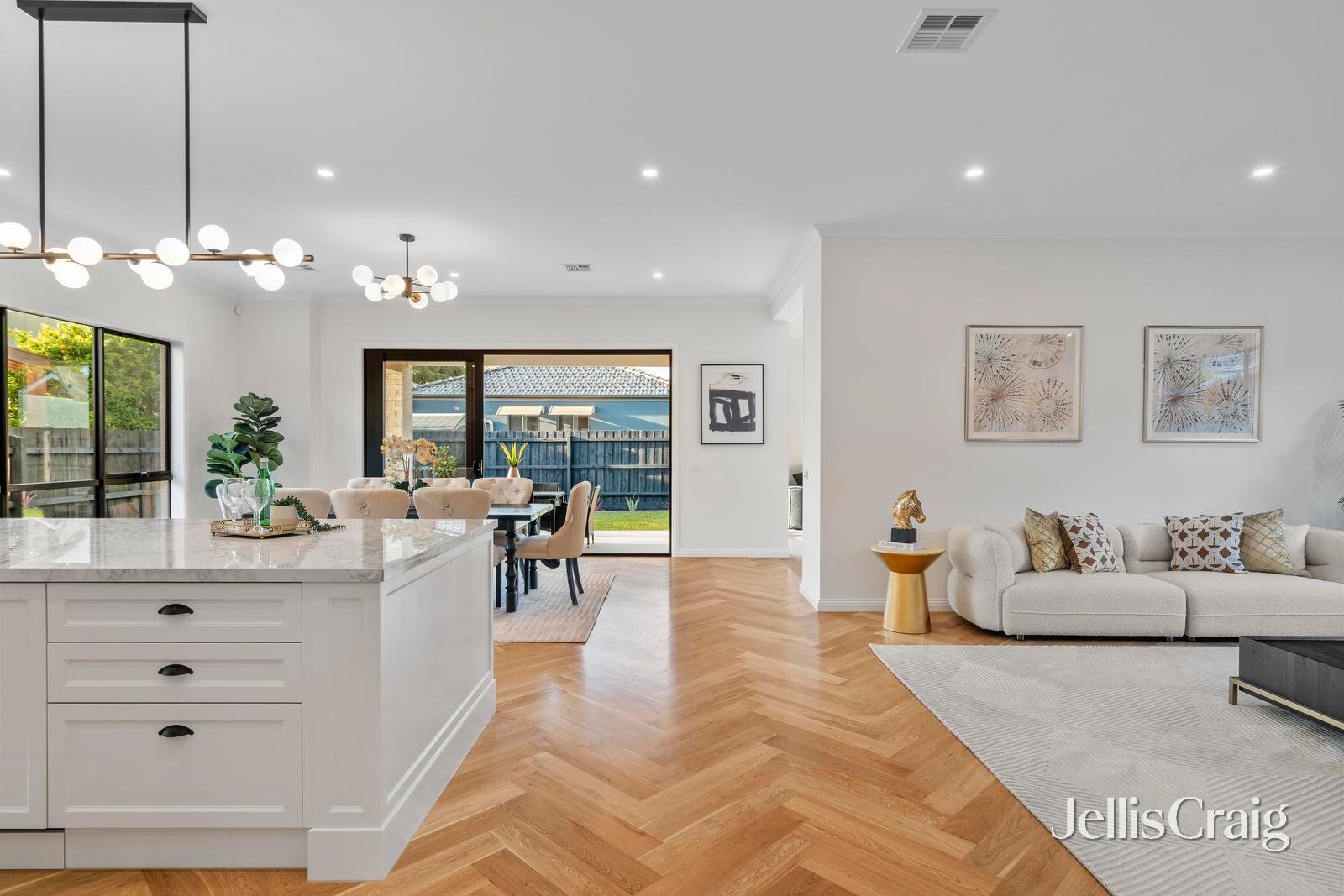 19 Merrick Crescent, Glen Waverley image 3