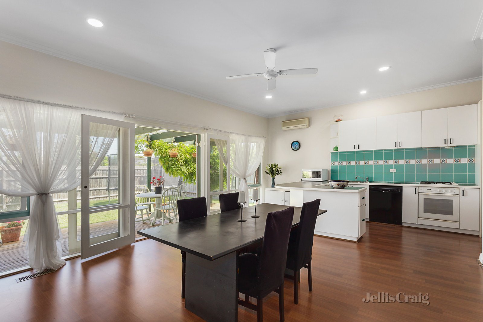 19 Montclair Avenue, Brighton image 4