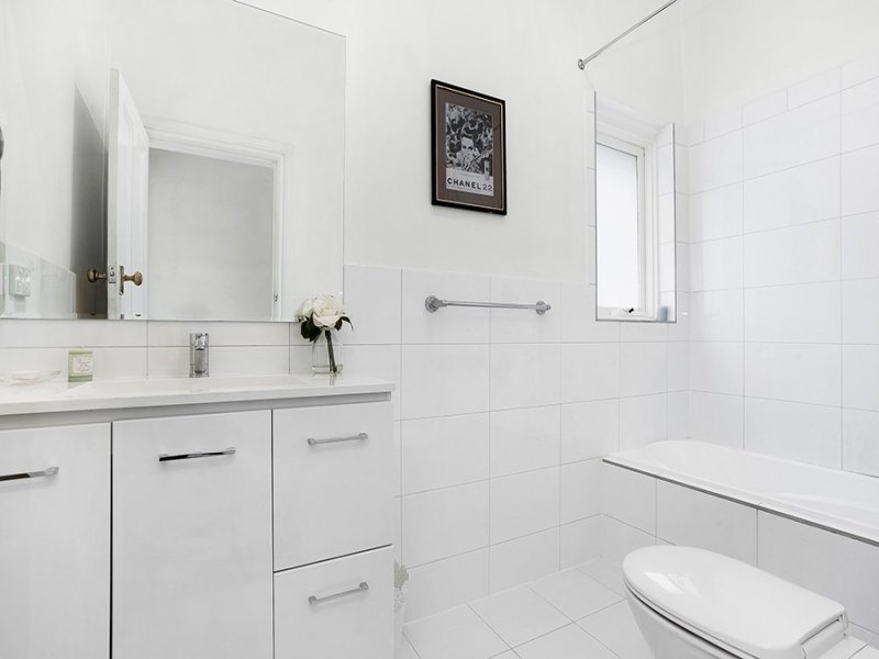 19 Nepean Highway, Elsternwick image 10