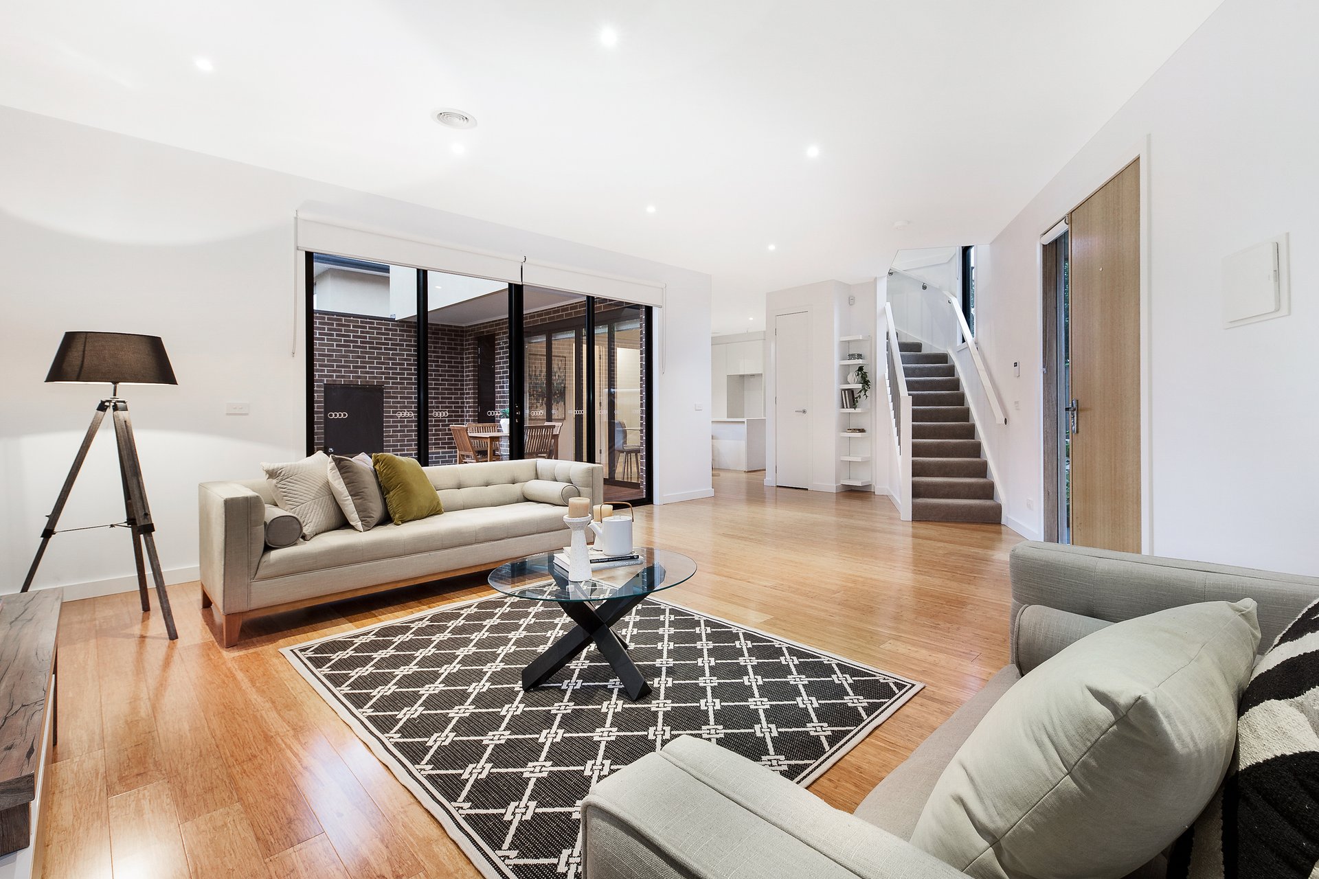 1/9 Newton Grove, Glen Waverley image 2