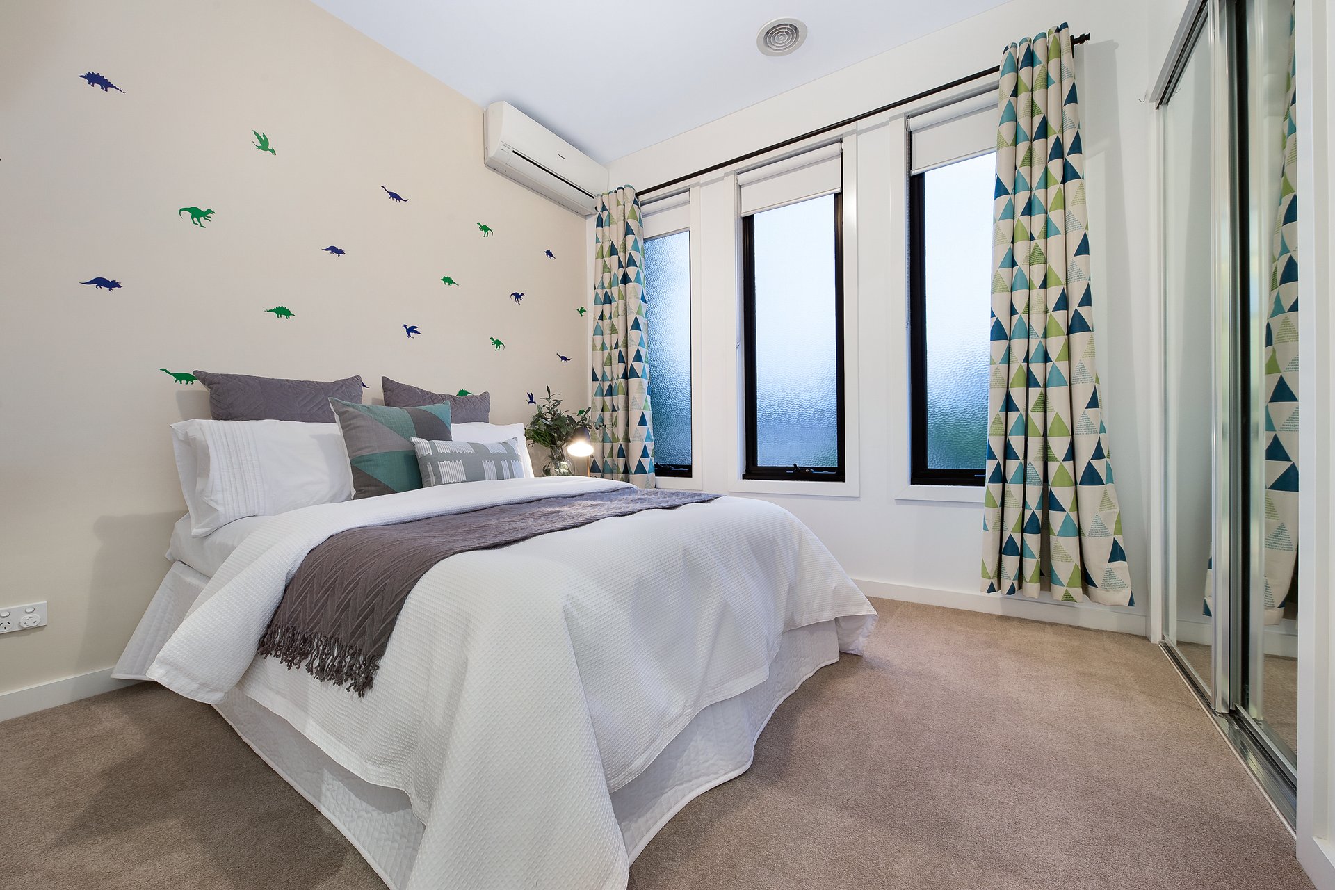 1/9 Newton Grove, Glen Waverley image 8