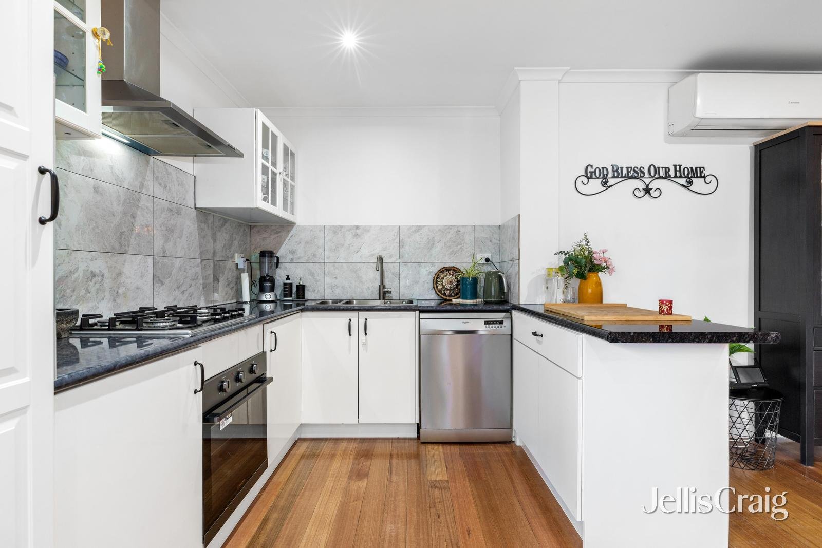 1/9 Palm Beach Crescent, Mount&nbsp;Waverley image 3