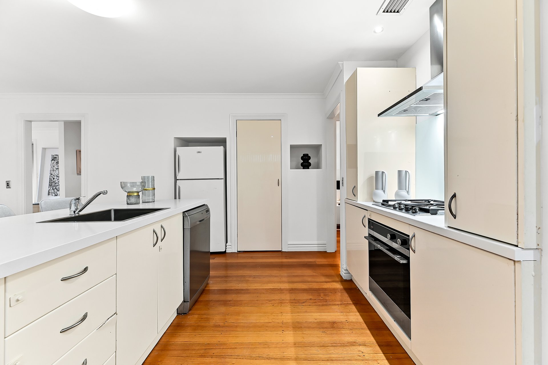 1/9 Palm Beach Crescent, Mount Waverley image 5