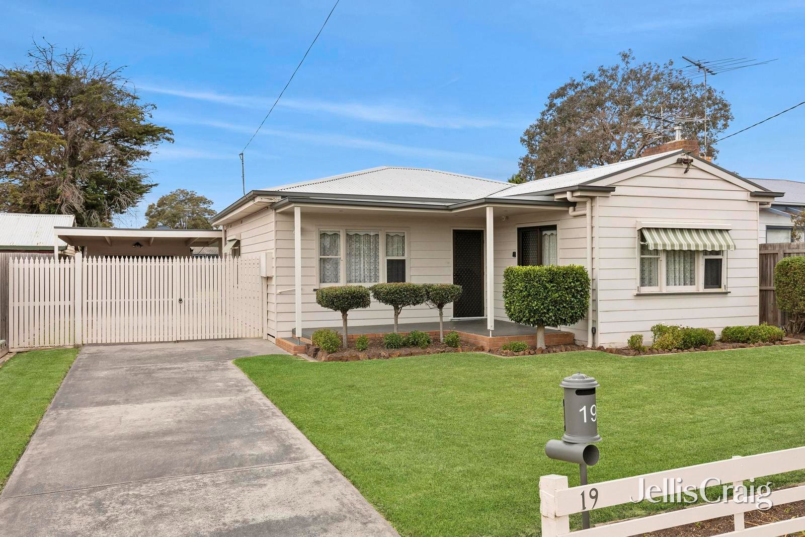 19 Park Street, Belmont image 1