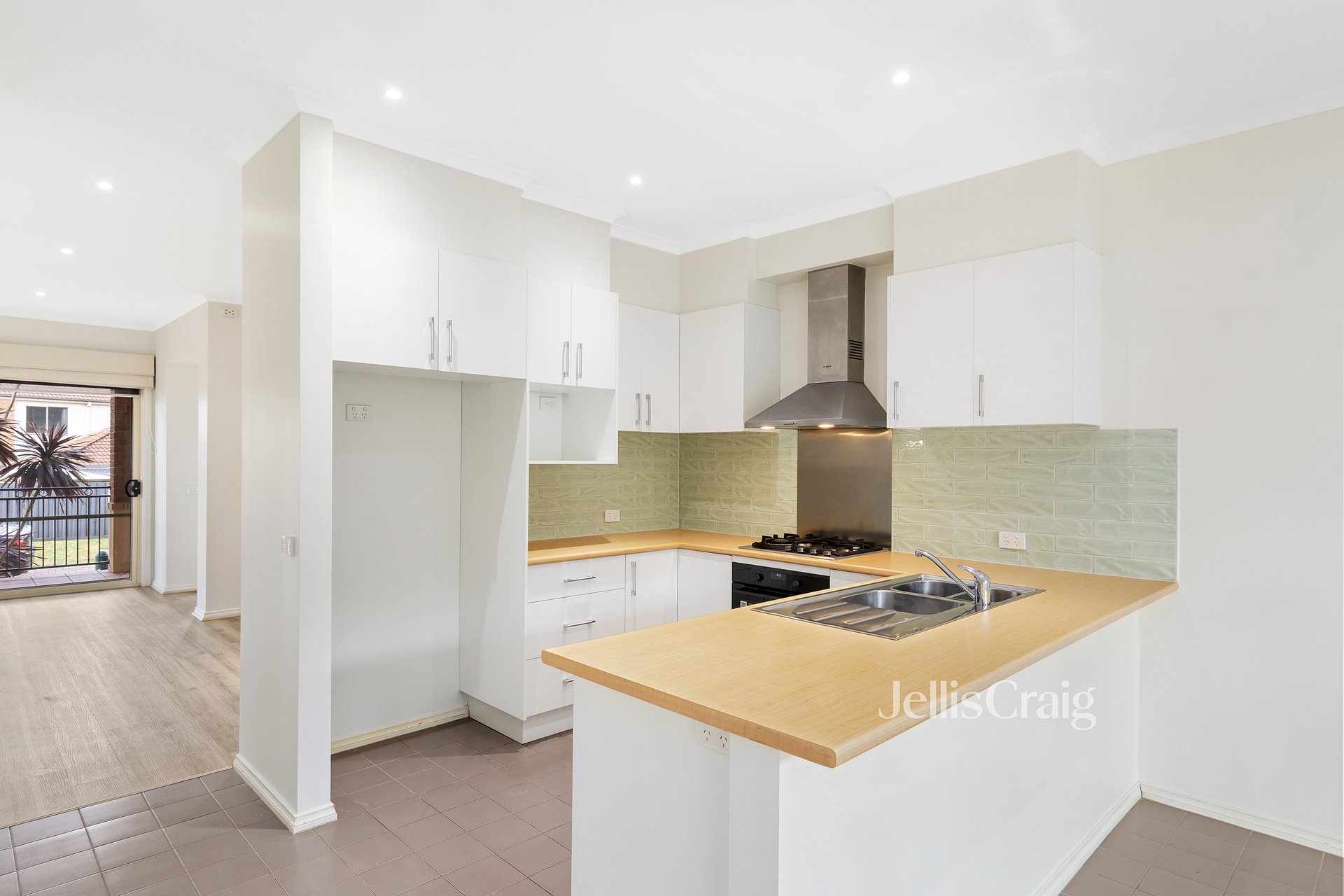 19 Peakview Drive, Viewbank image 2