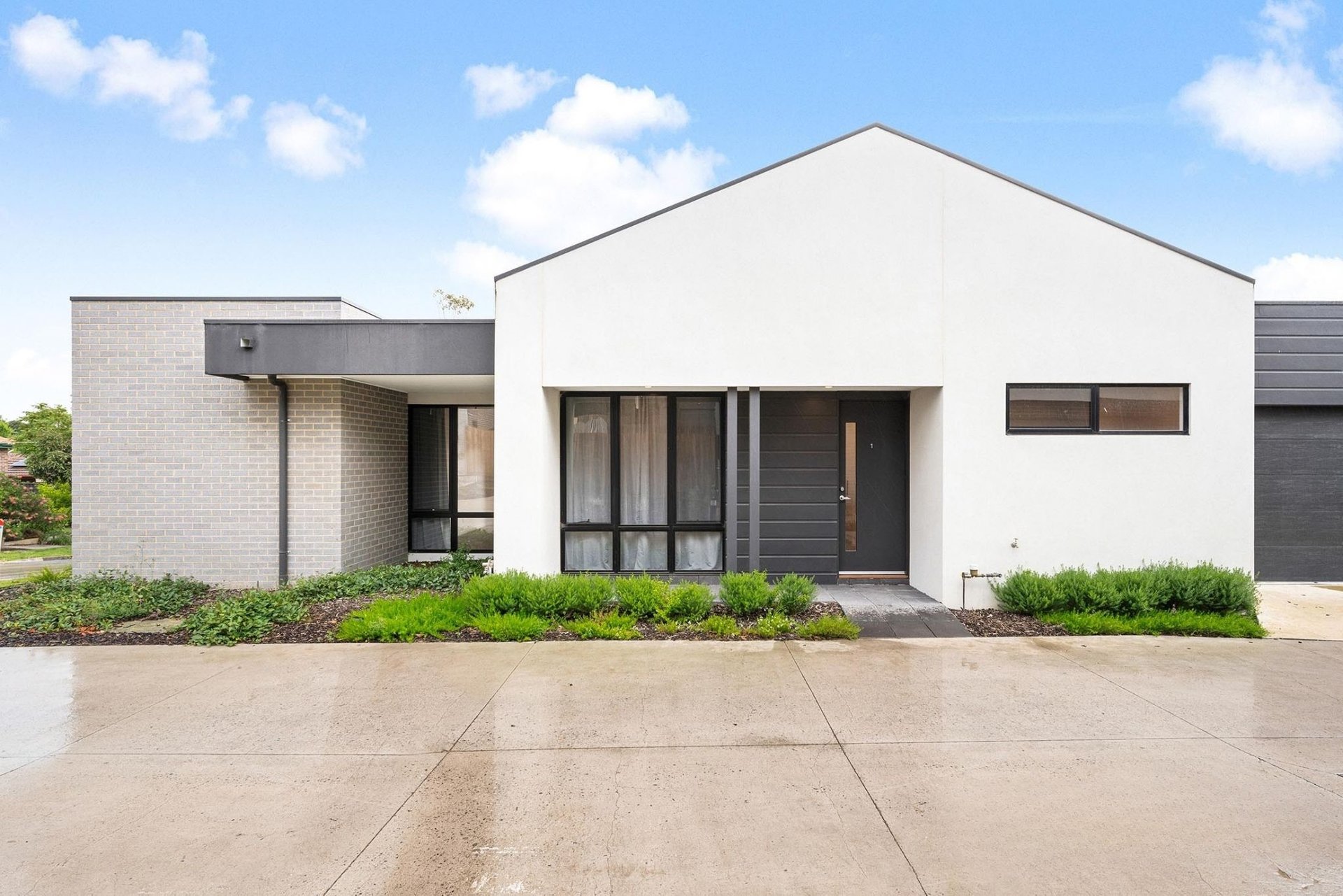 1/9 Penalga Road, Mooroolbark image 1