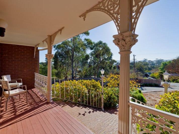 19 Preshaw Street, Castlemaine image 3