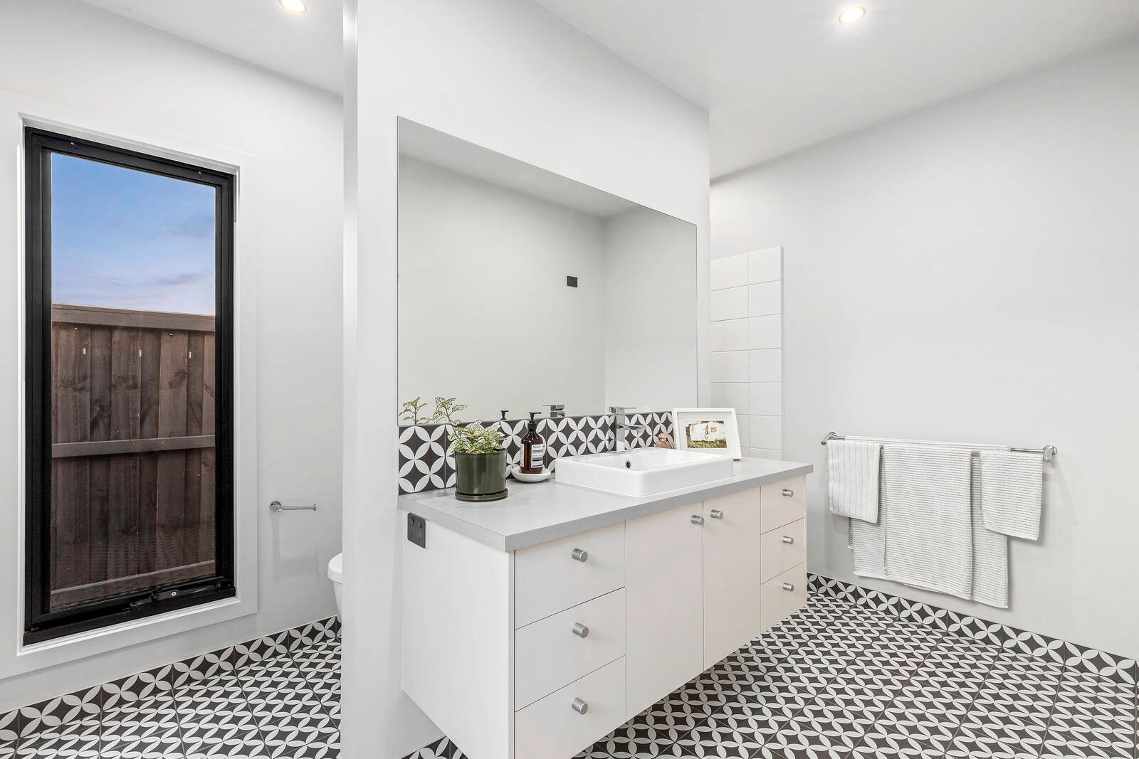 Property Gallery Thumbnail 11
