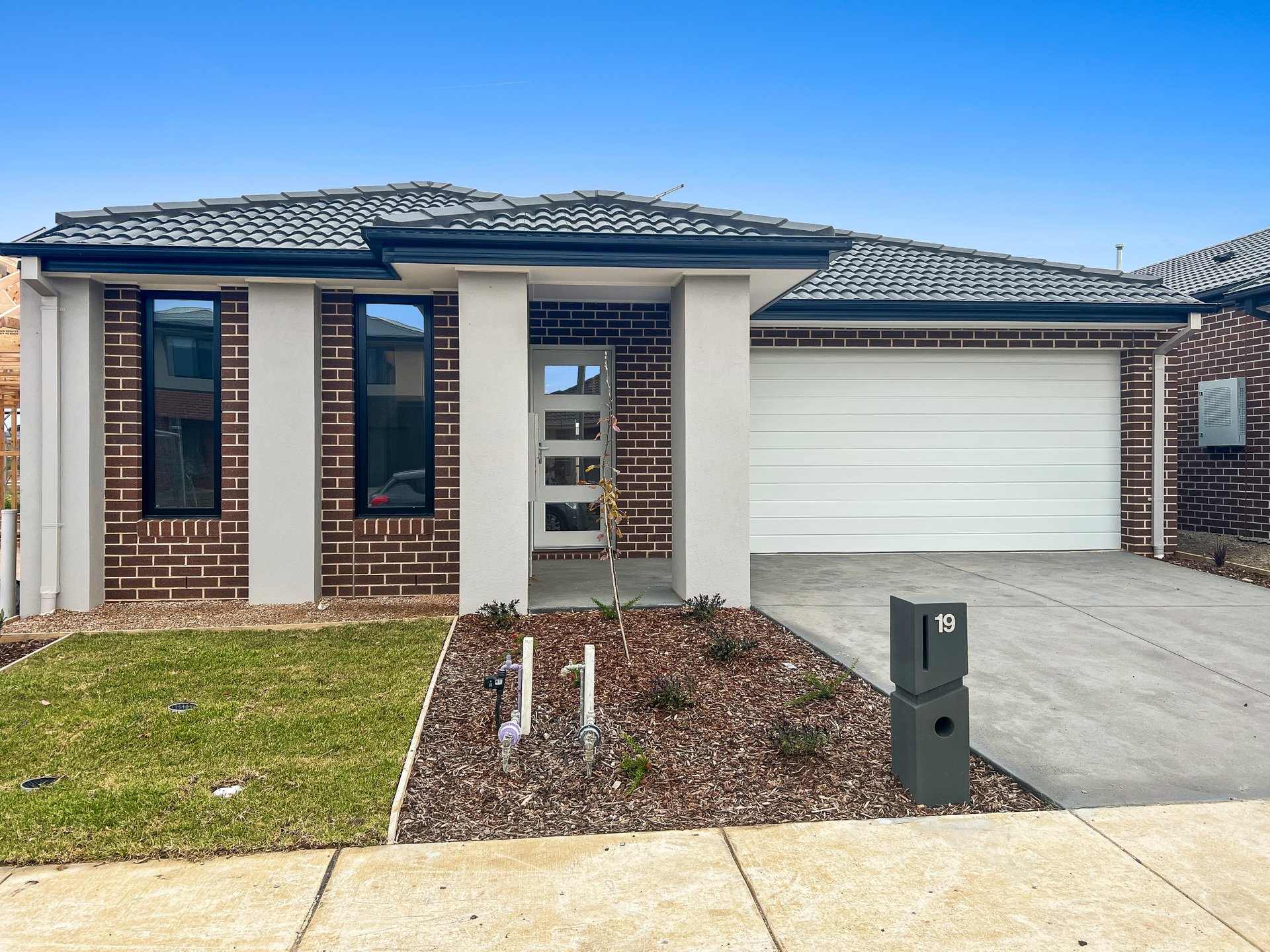 19 Scoparia Street, Charlemont image 1