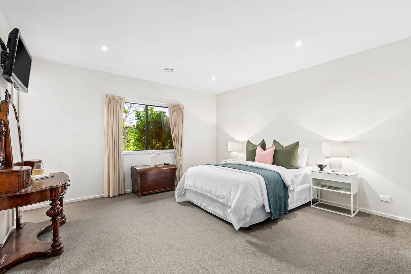Property Gallery Thumbnail 11