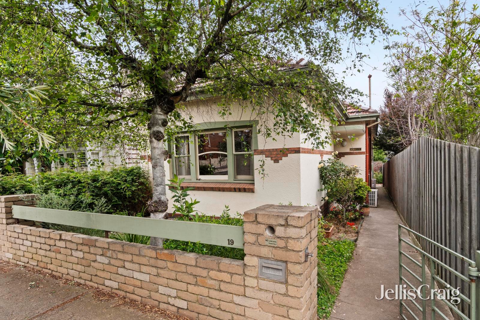 19 Shamrock Street, Brunswick West image 1